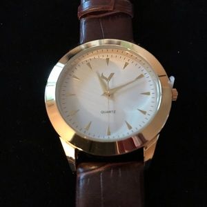 V Men’s/Unisex Quartz White/Brown Watch NIB